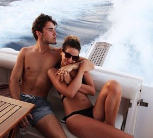 fun-first-date-ideas-boat-300x270-6790573